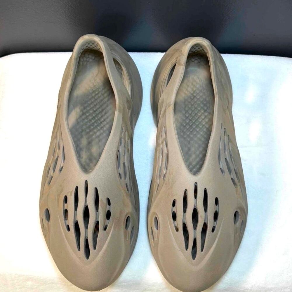 adidas Yeezy Foam Runner “Stone Sage” – GX4472 | 12M - Picture 5 of 8